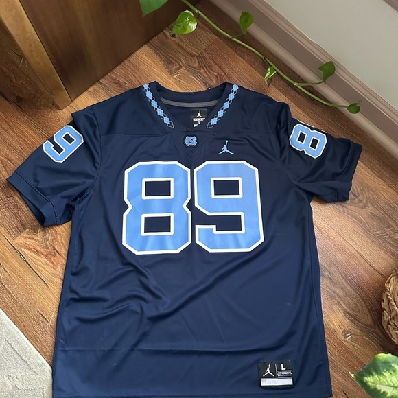 Jordan Men's Dark Blue Jersey with Light Blue Accents - Picture 4 of 7